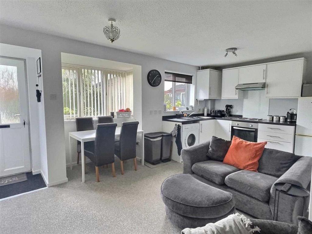 Property photo 2 of 6