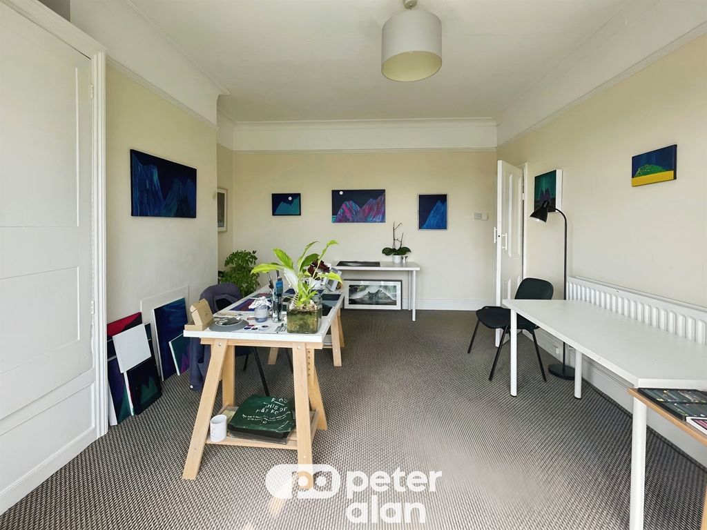 Property photo 3 of 25