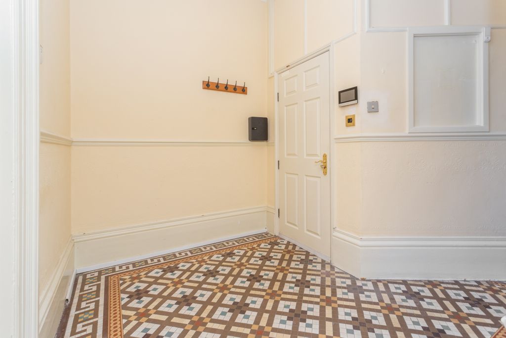 Property photo 3 of 16 Groundfloor13