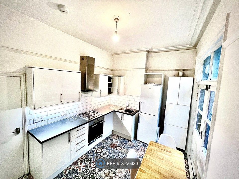 Property photo 3 of 13 Kitchen