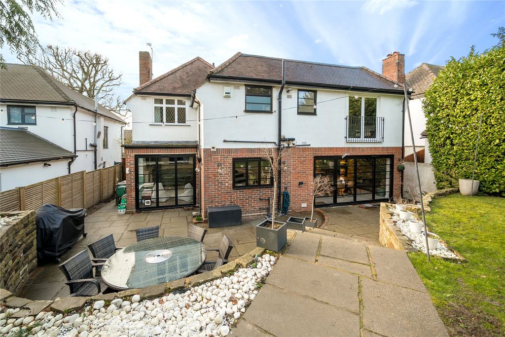 Property photo 2 of 35 Picture No. 12