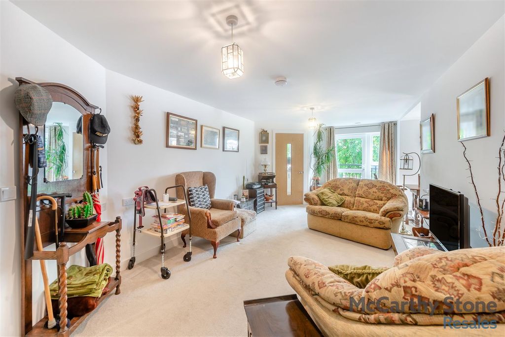 Property photo 2 of 31 8659648-Interior10.Jpg