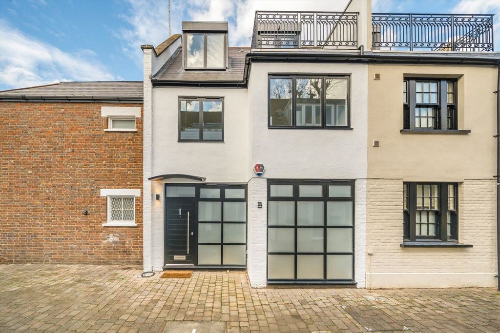 Property photo 1 of 9