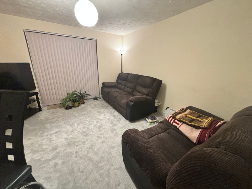 Property photo 2 of 12 Image