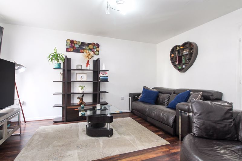 Property photo 3 of 16 Lounge