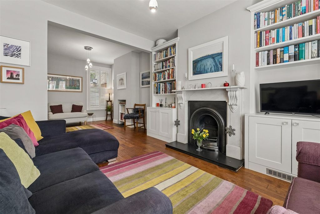Property photo 2 of 16 For Sale - Kent Road, W4