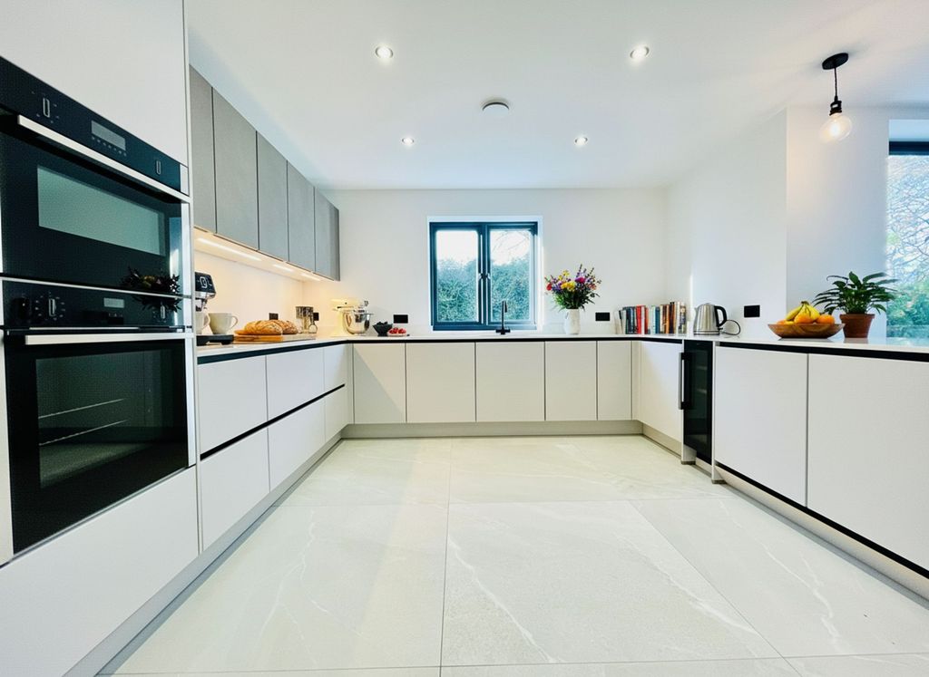 Property photo 2 of 29