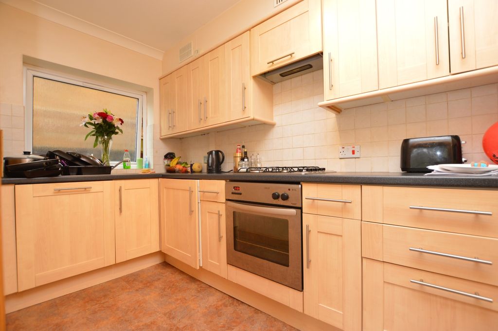 Property photo 2 of 9 Kitchen