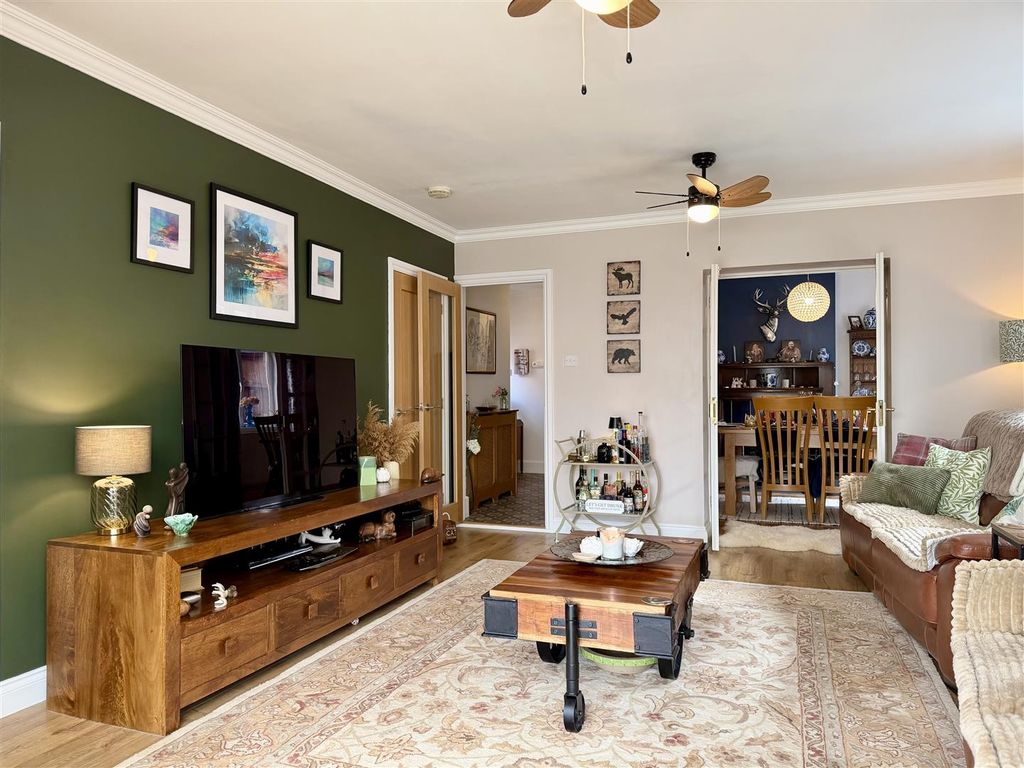 Property photo 2 of 30