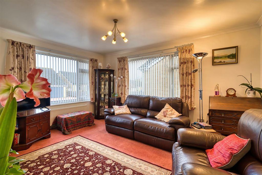 Property photo 2 of 8 Sitting Room