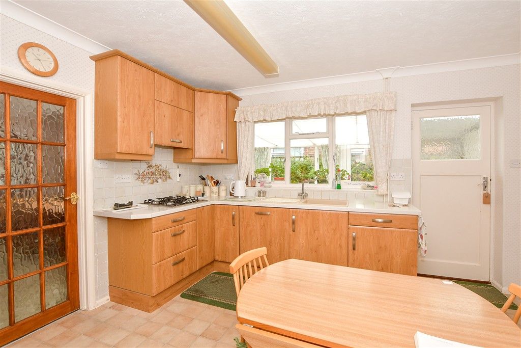 Property photo 2 of 11 Kitchen