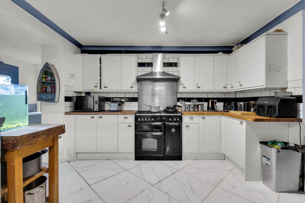 Property photo 3 of 18 Photo 11