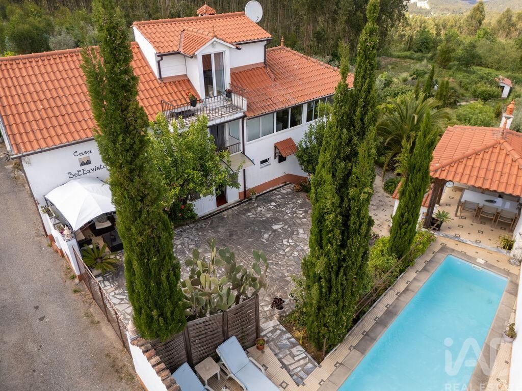 Property photo 2 of 33