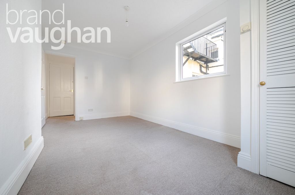 Property photo 2 of 9 Bedroom