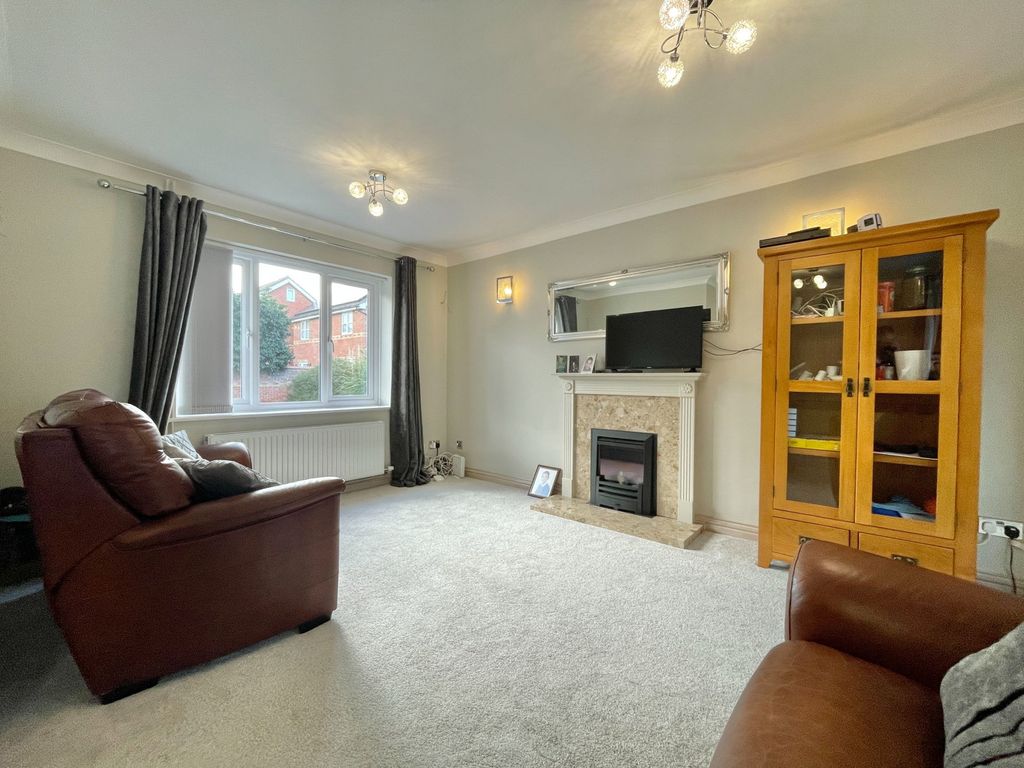 Property photo 2 of 21