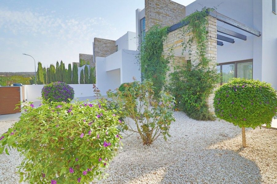 Property photo 3 of 35