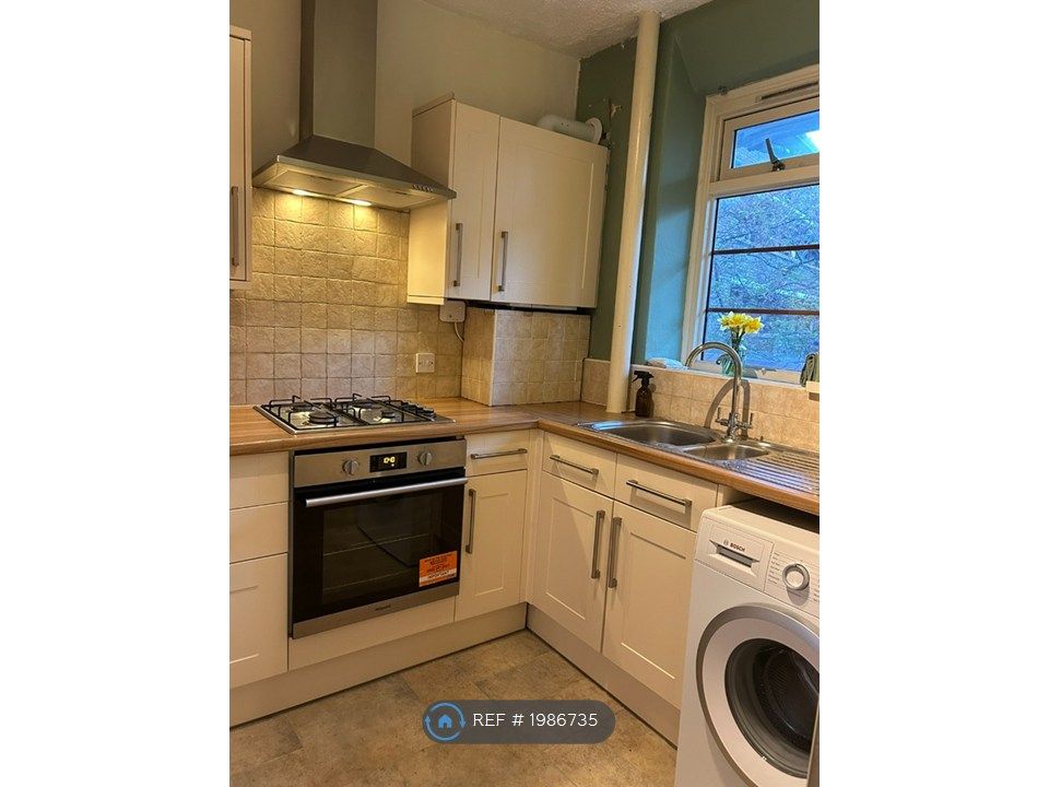 Property photo 2 of 8 Kitchen