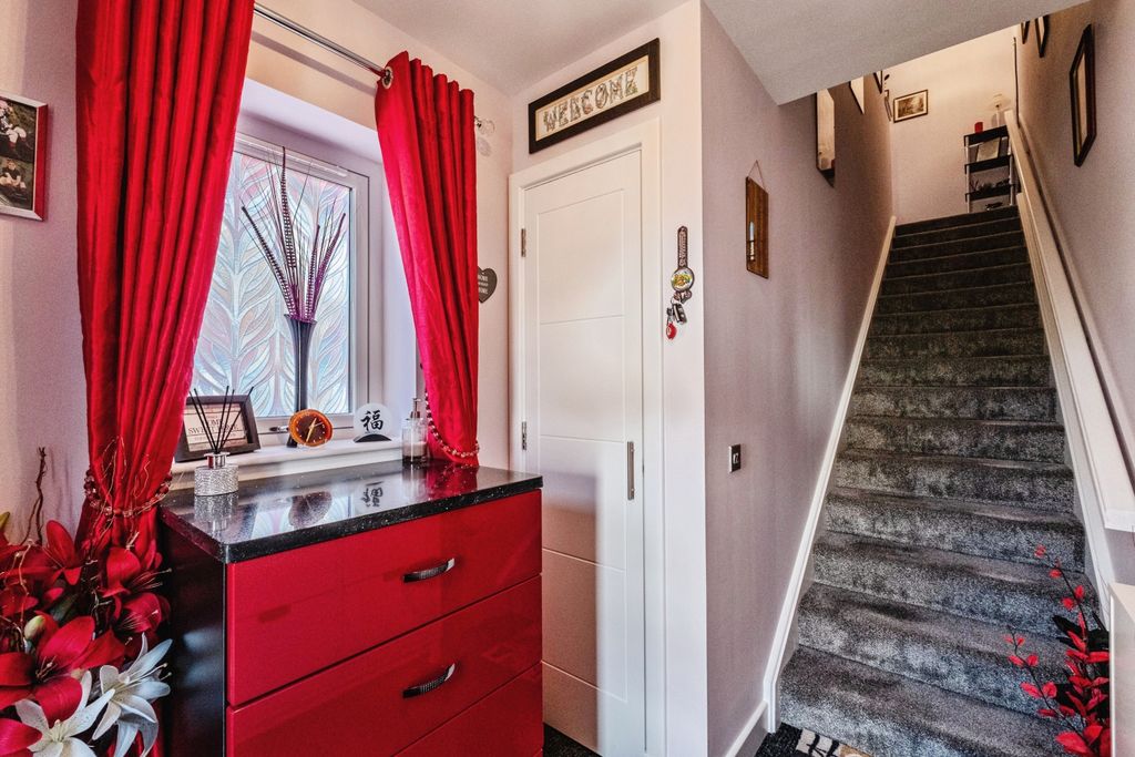 Property photo 3 of 12 Staircase