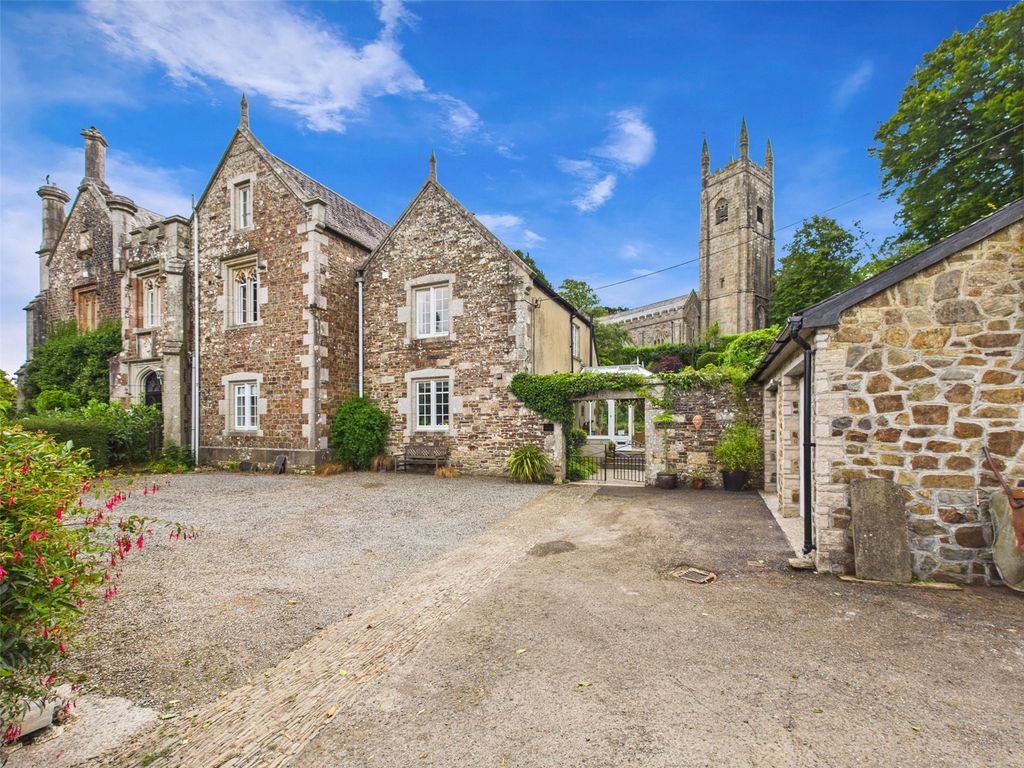 Property photo 3 of 25 Front