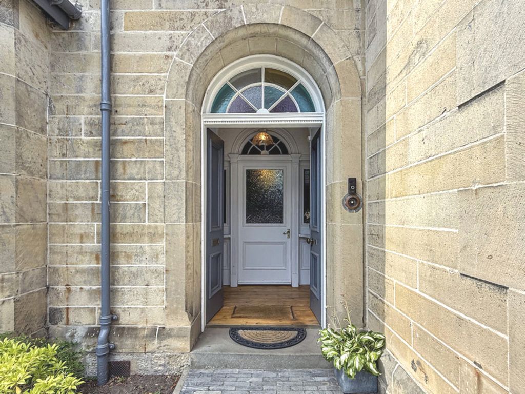 Property photo 2 of 34