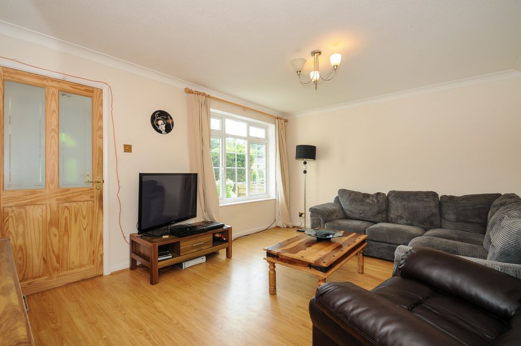 Property photo 2 of 7 57Daa241Ef0E7-135473