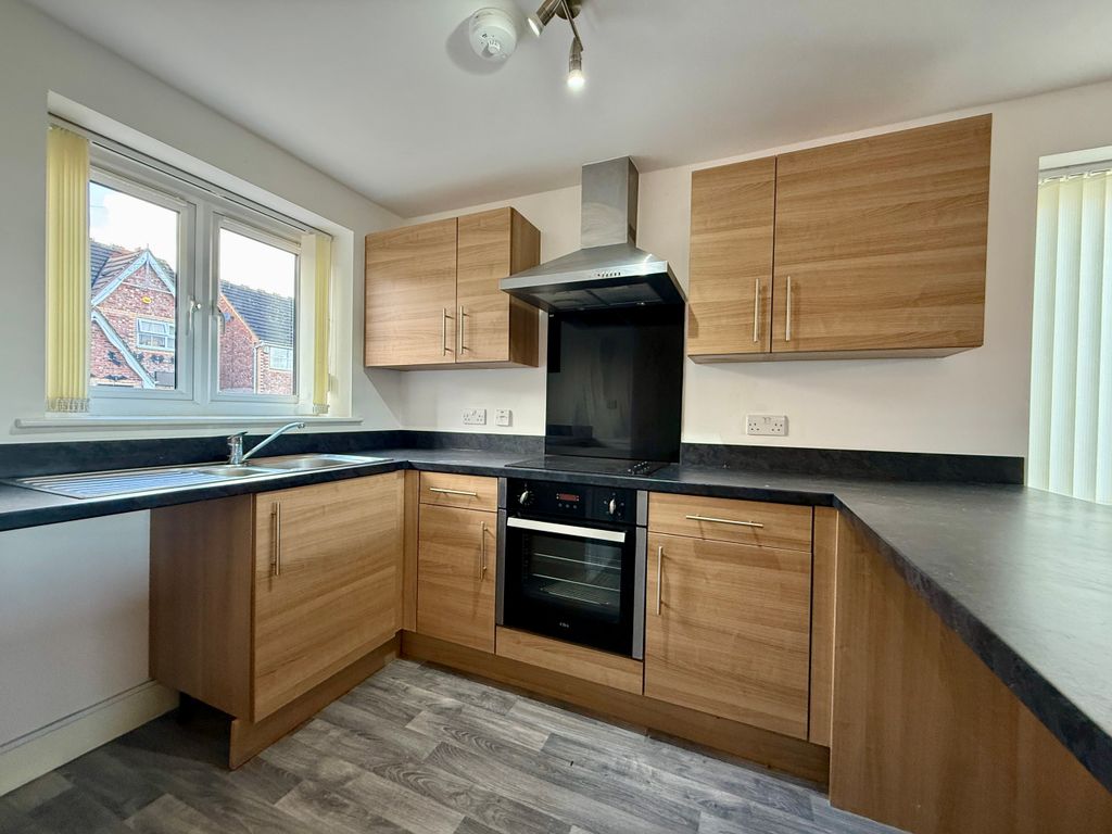 Property photo 2 of 10 Kitchen