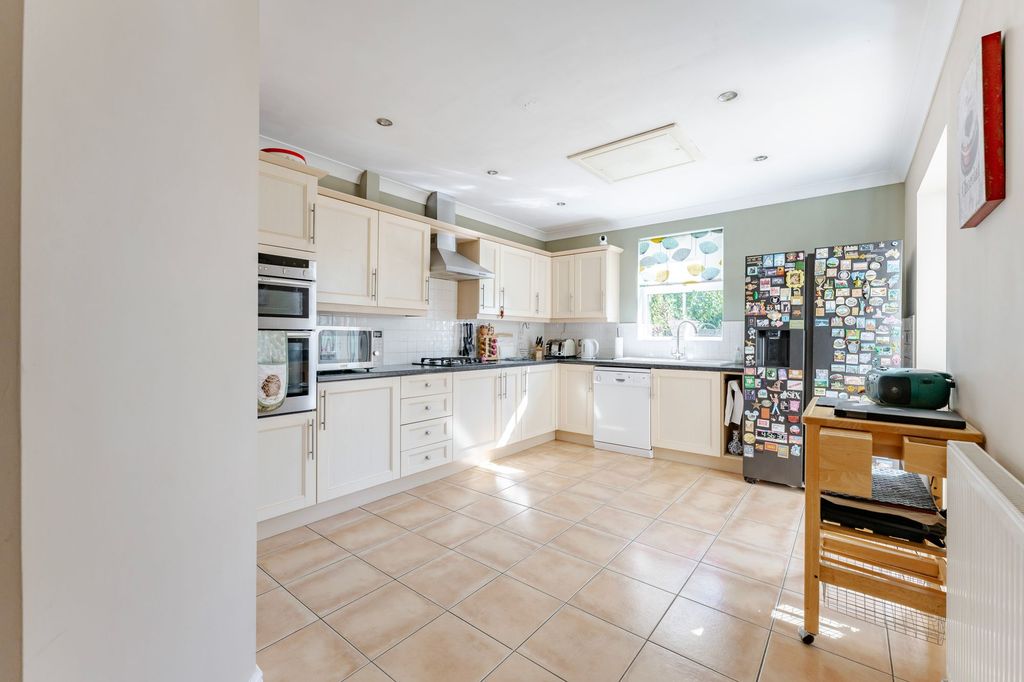 Property photo 2 of 33