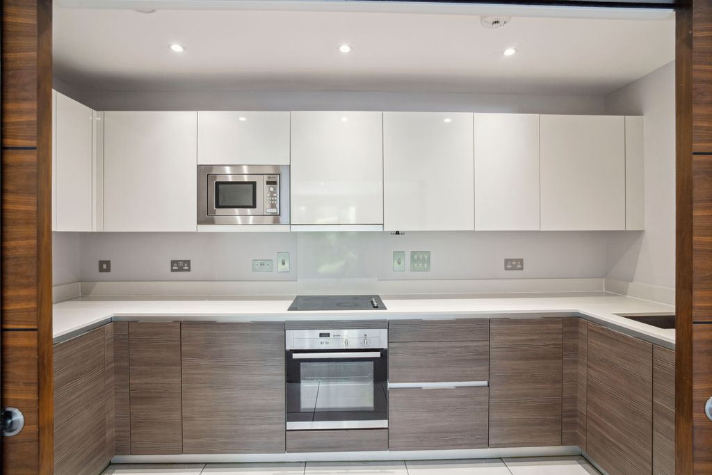 Additional image 4 of 3 bed flat for saleHumphris Place, Cheltenham GL53