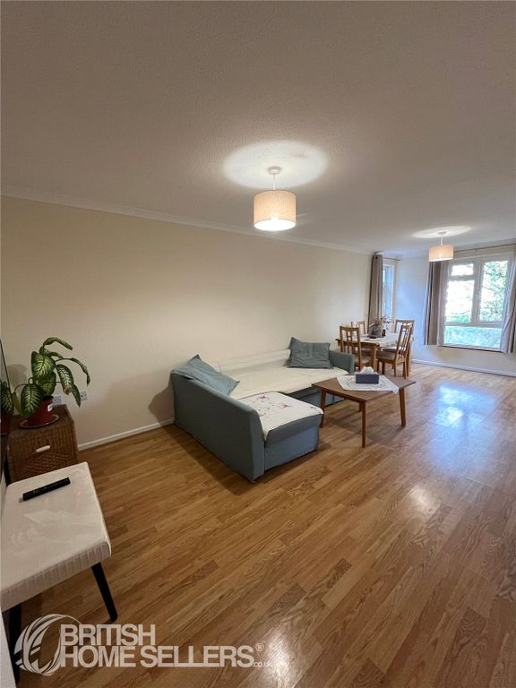 Property photo 1 of 19 Picture No. 04