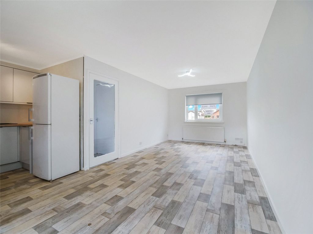 Property photo 3 of 11 Living/Dining Room