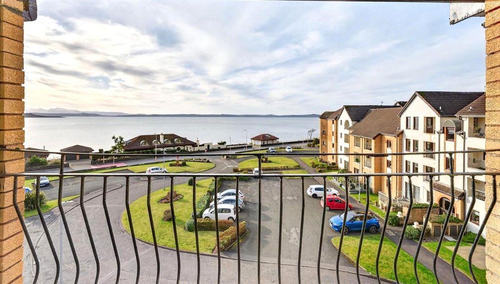 Property photo 2 of 13 Hollywood Balcony.Jpg