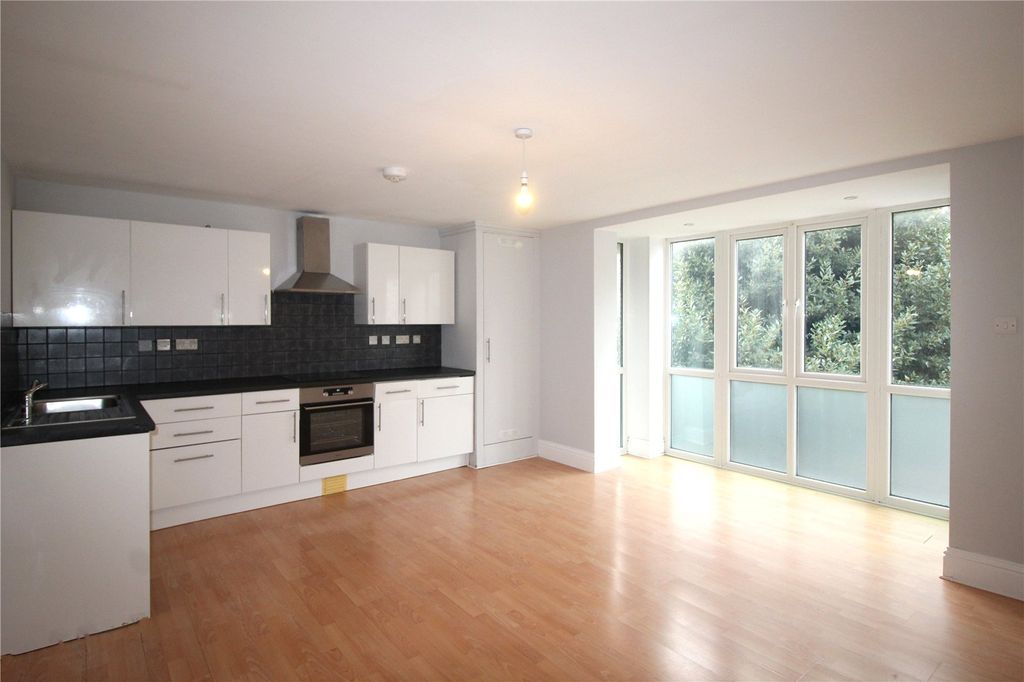 Property photo 3 of 5 Picture No. 05