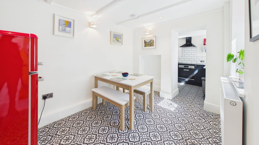 Property photo 3 of 11 Gallery