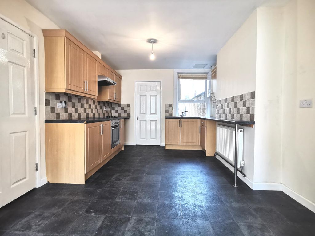 Property photo 3 of 6 Kitchen