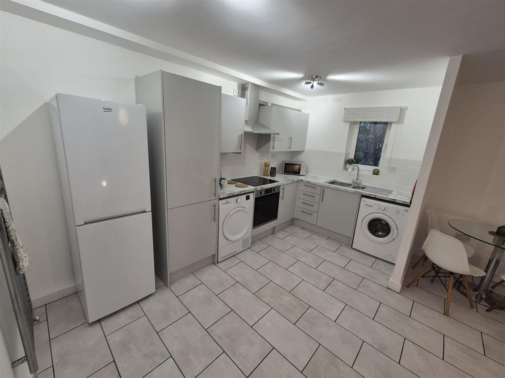 Property photo 3 of 15 Kitchen