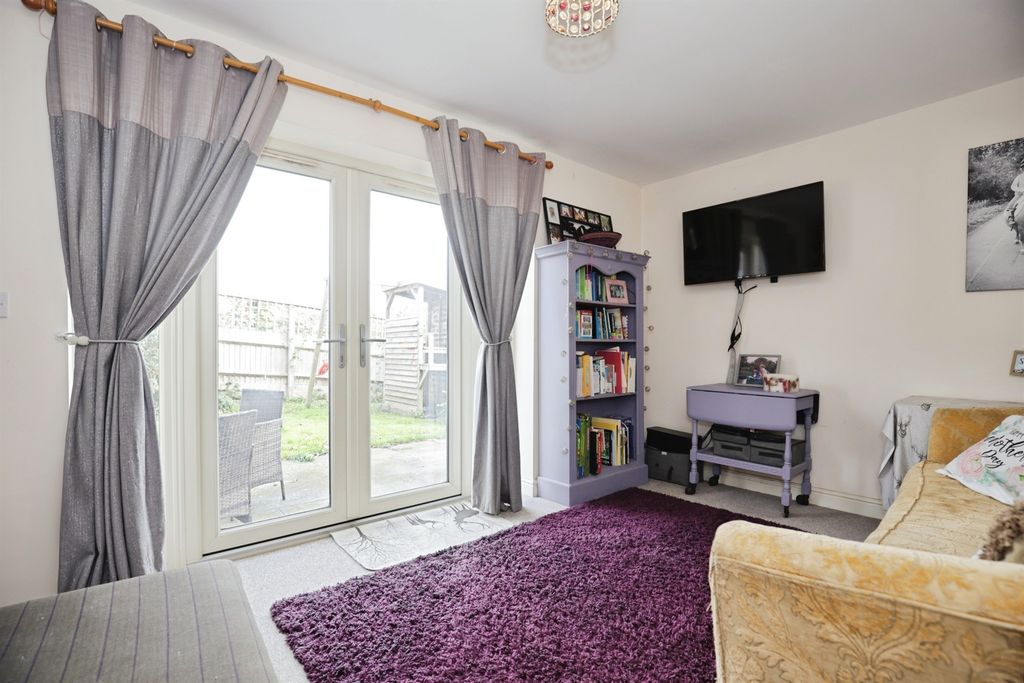 Property photo 3 of 12