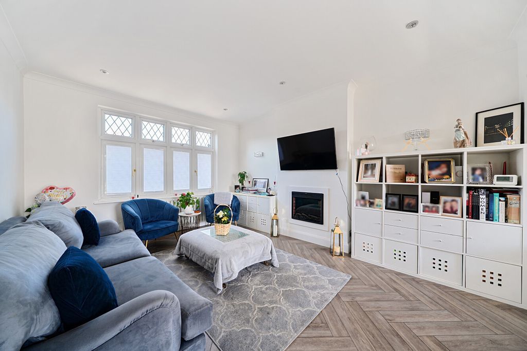 Property photo 2 of 15 1437485-23-69d391...