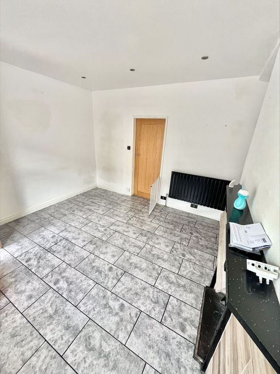 Property photo 3 of 14 Living Room