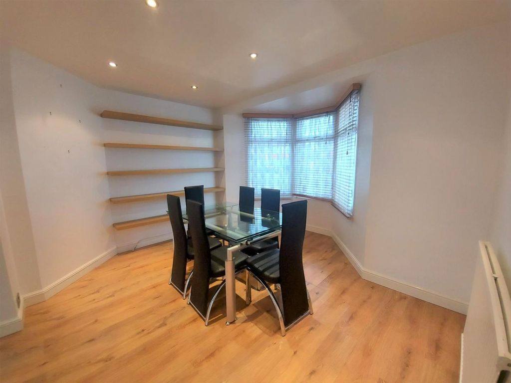 Property photo 3 of 8 4261792