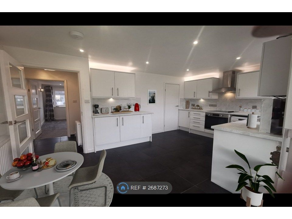 Property photo 2 of 25