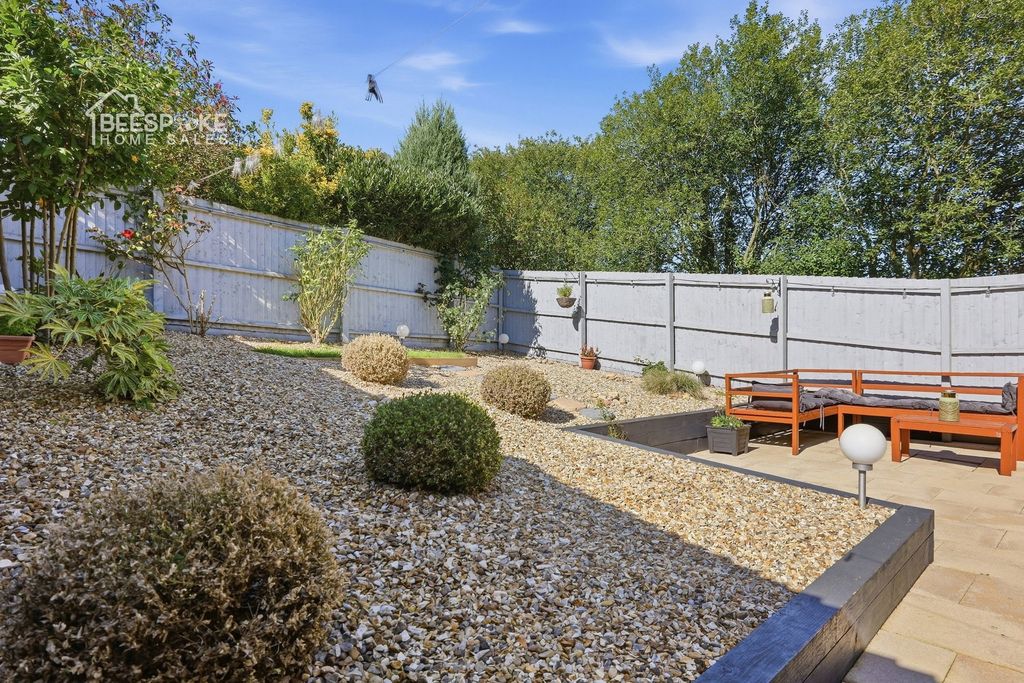 Property photo 2 of 31