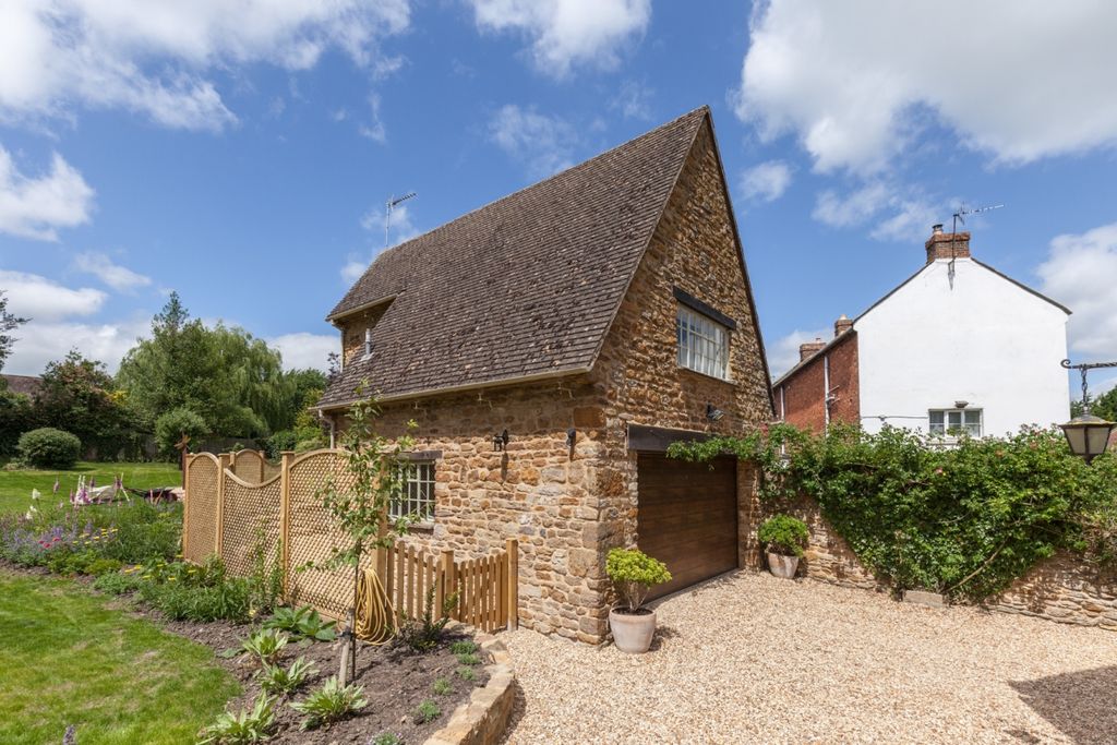 Property photo 1 of 10 61026