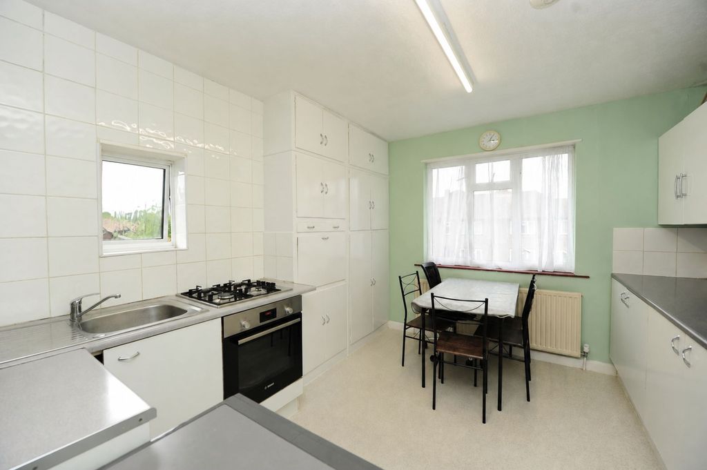 Property photo 3 of 7 Kitchen