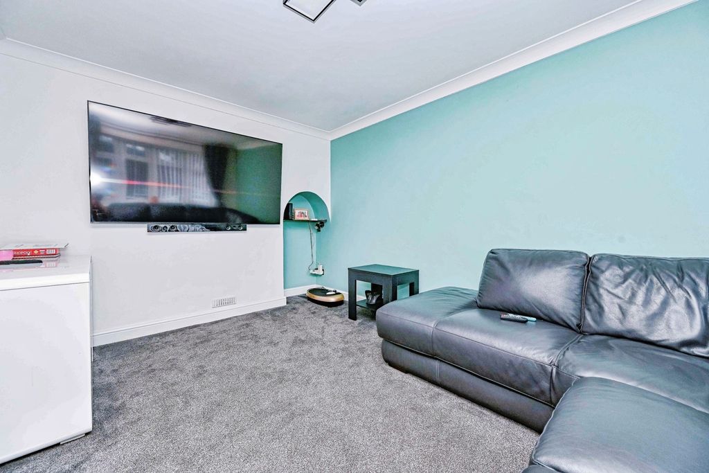 Property photo 3 of 12 Pbox-Img.Jpg