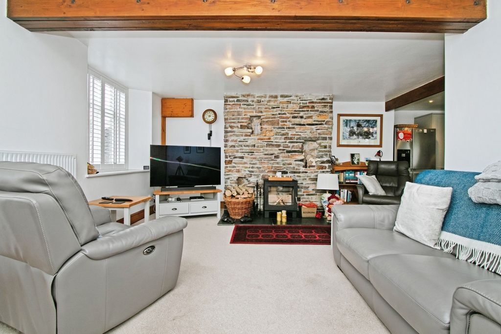 Property photo 2 of 19 Photo