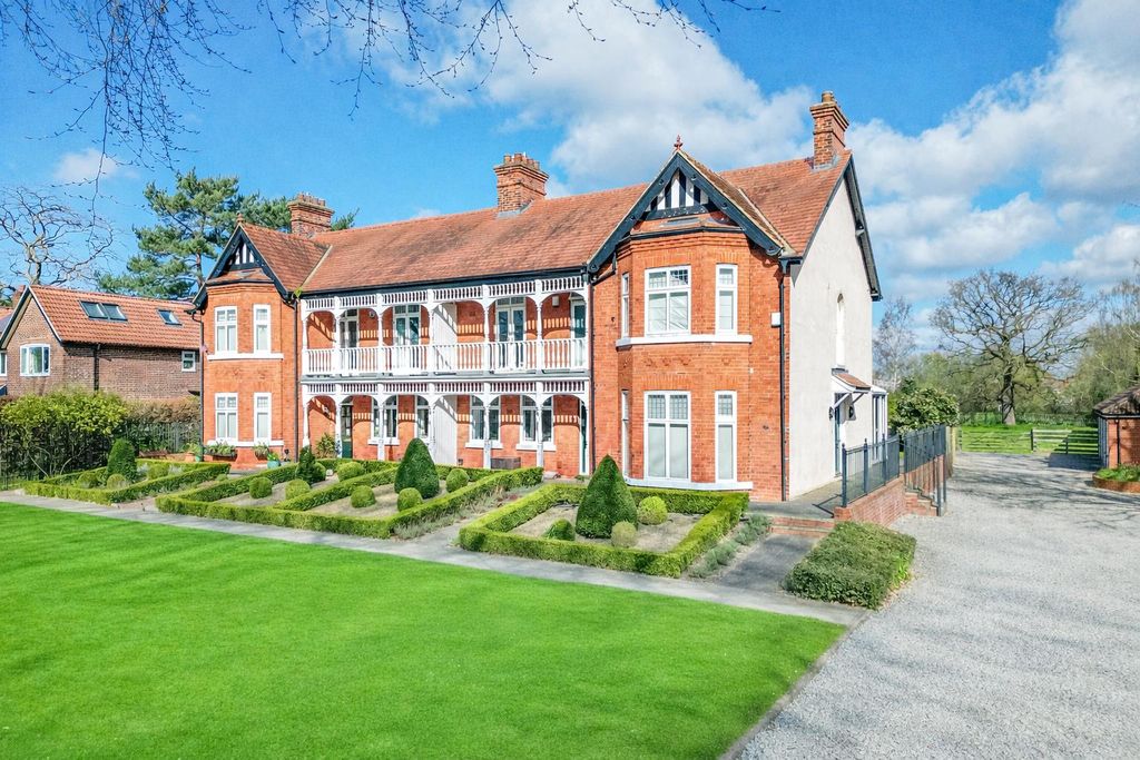 Property photo 1 of 28 Front (Exterior)