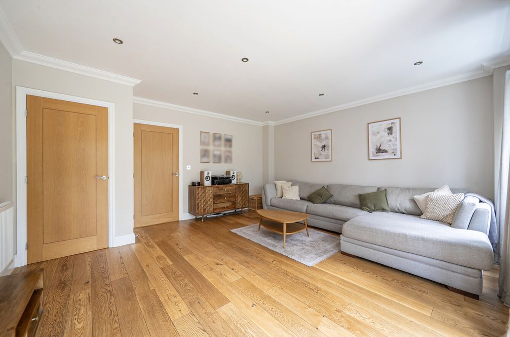 Property photo 3 of 23 1438248-7-69E24d8...