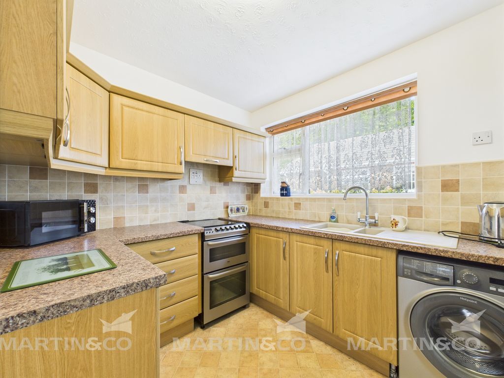 Property photo 3 of 17 Cam02406G0-Pr0469-Still017