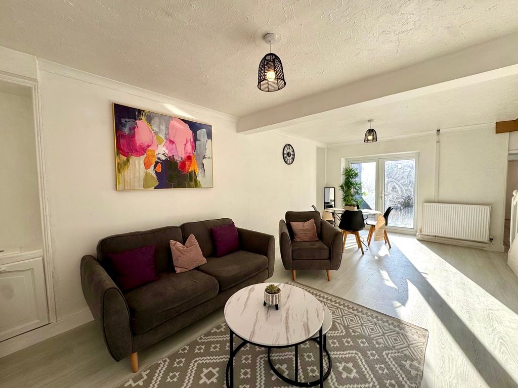 Property photo 3 of 15 8Fb41d43-817c-4E28-A3F7-Ababe65317Da.Jpeg