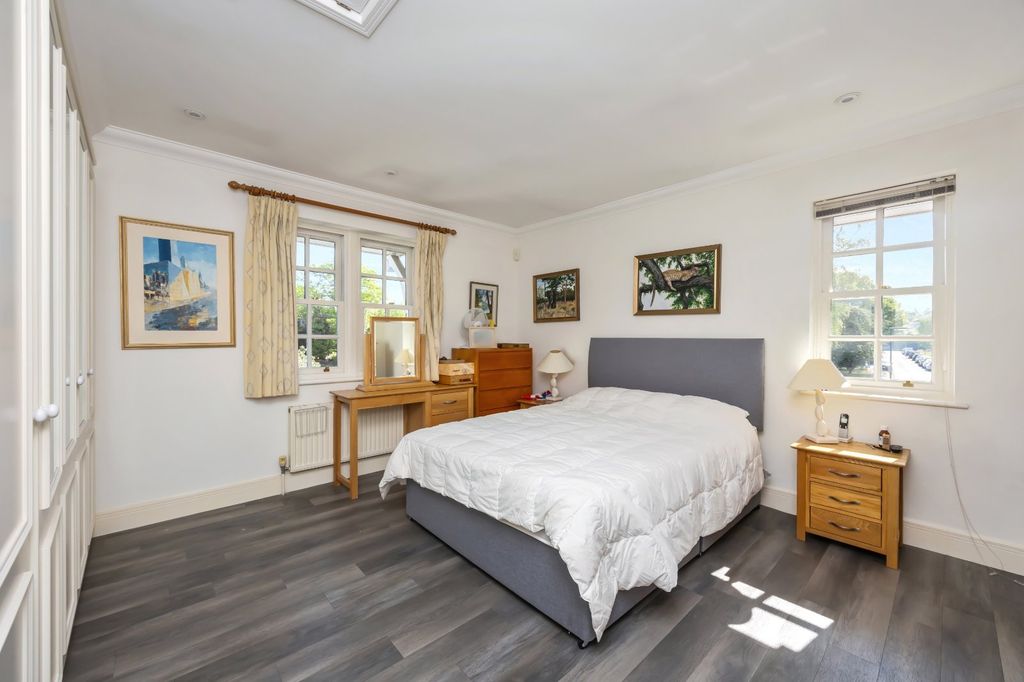 Property photo 2 of 12 Main Bedroom